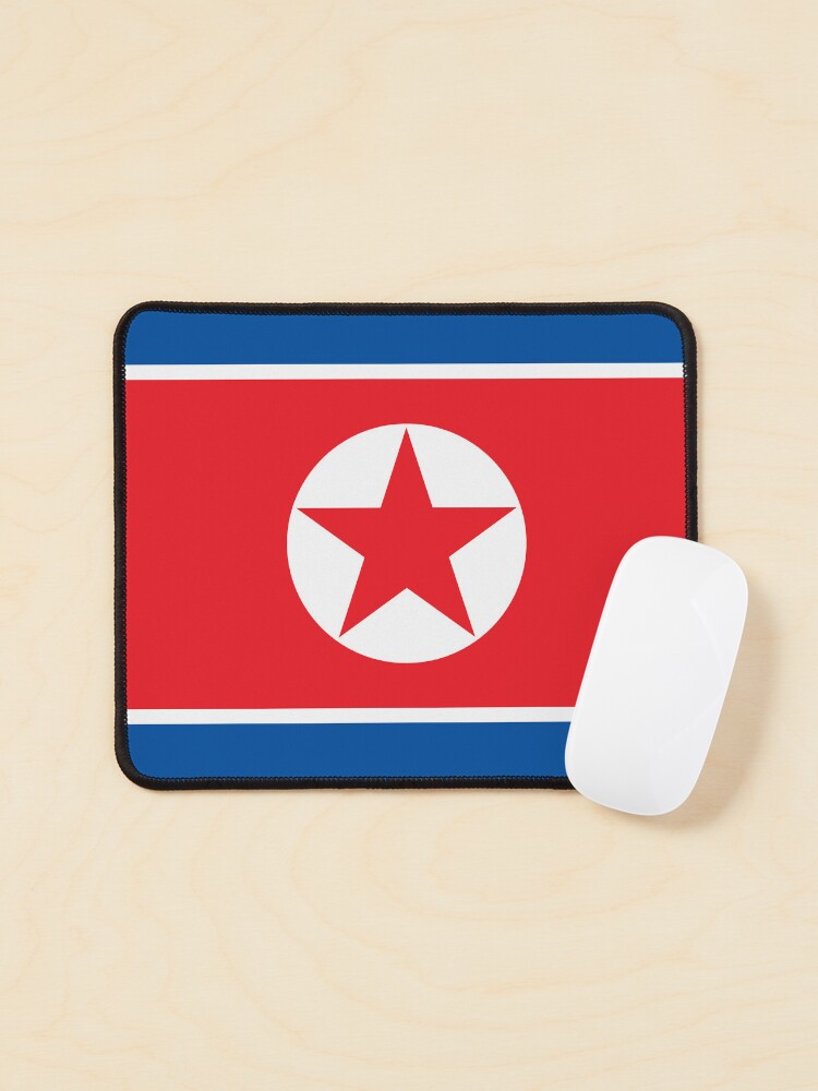 Aperçu 1 sur 5. Tapis de souris avec l'œuvre Drapeau de la Corée du Nord créée et vendue par Shorlick.