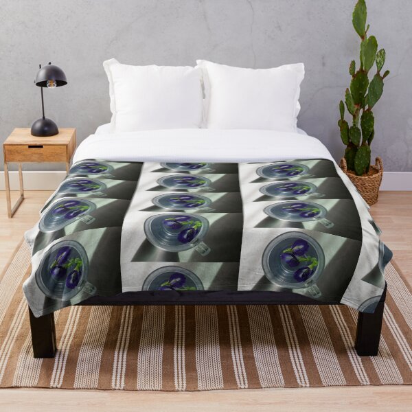 Aperçu de l'œuvre Fleurs ternes bleues créée et vendue par jannelserrano.