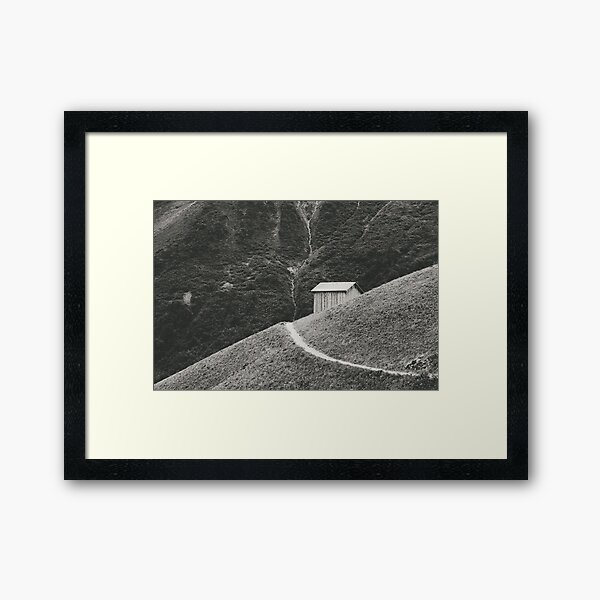 HILLSIDE HUT Gerahmter Kunstdruck