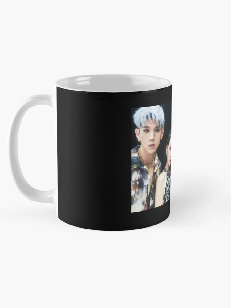 Aperçu 5 sur 6. Mug à café avec l'œuvre KARD créée et vendue par Nice--Things.