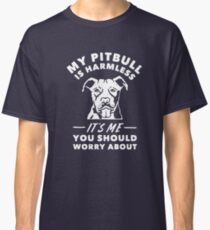 Camiseta clásica Mi Pitbull es inofensivo Soy yo debería preocuparse por la camiseta