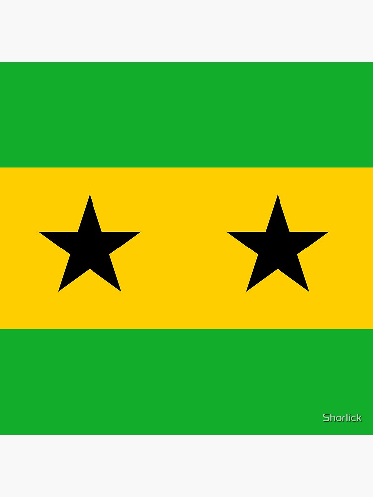Aperçu 3 sur 3. Coussin avec l'œuvre Drapeau de Sao Tome et Principe créée et vendue par Shorlick.