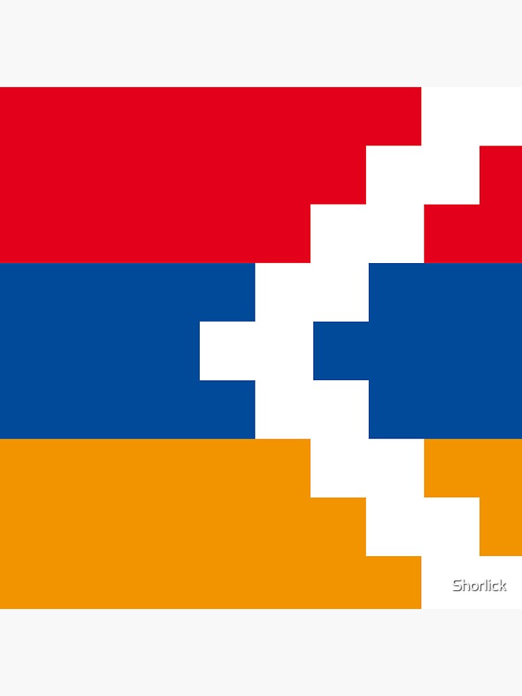 Aperçu 3 sur 3. Coussin avec l'œuvre Drapeau du Haut-Karabakh créée et vendue par Shorlick.