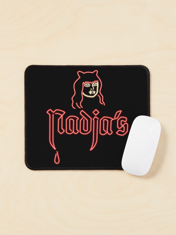 Aperçu 1 sur 5. Tapis de souris avec l'œuvre WWDITS Néon de Nadja créée et vendue par Twisted-Giraffe.