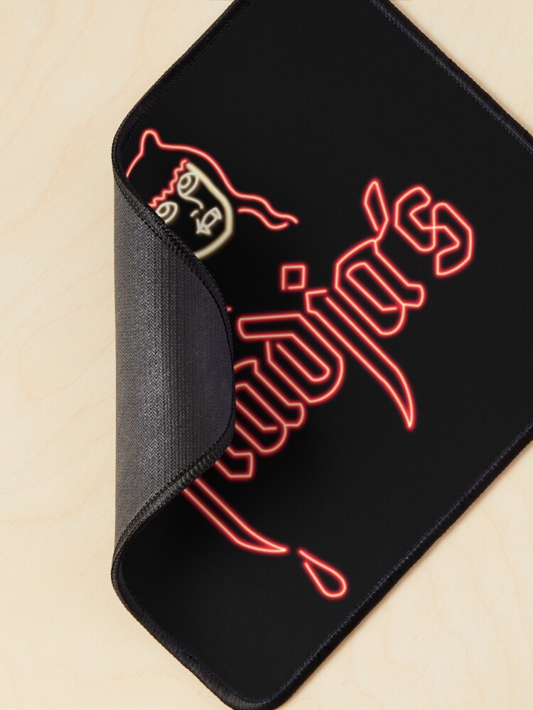 Aperçu 2 sur 5. Tapis de souris avec l'œuvre WWDITS Néon de Nadja créée et vendue par Twisted-Giraffe.