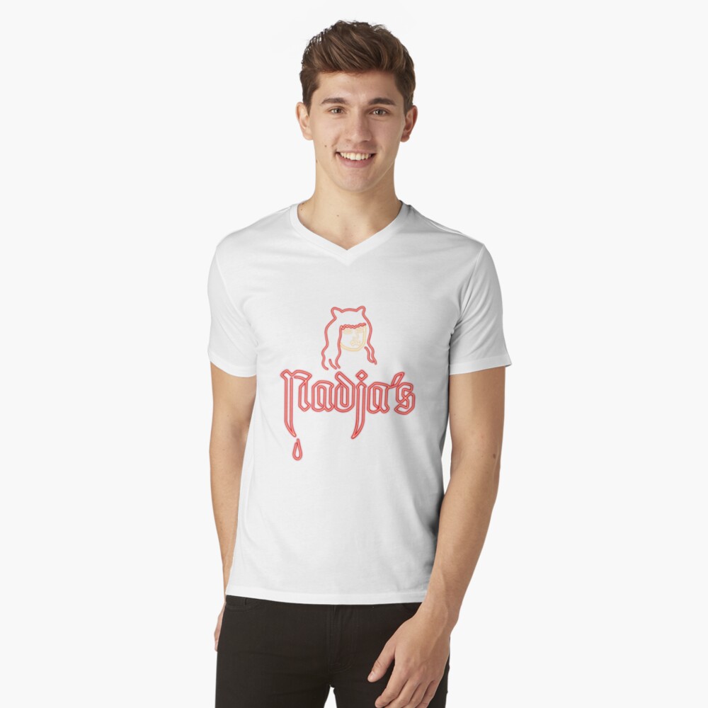 Aperçu de l'œuvre T-shirt col V créée et vendue par Twisted-Giraffe.