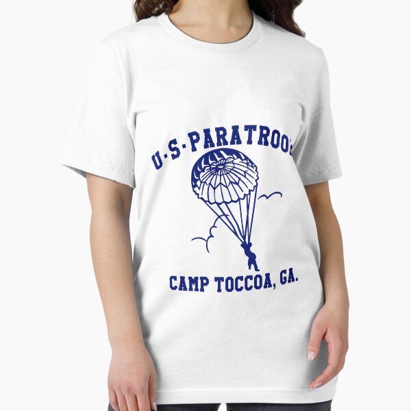 Vista previa del artículo con la obra «Camiseta de la Segunda Guerra Mundial del campamento de paracaidistas de EE. UU. Toccoa», diseñado y vendido por Nvenipop300.