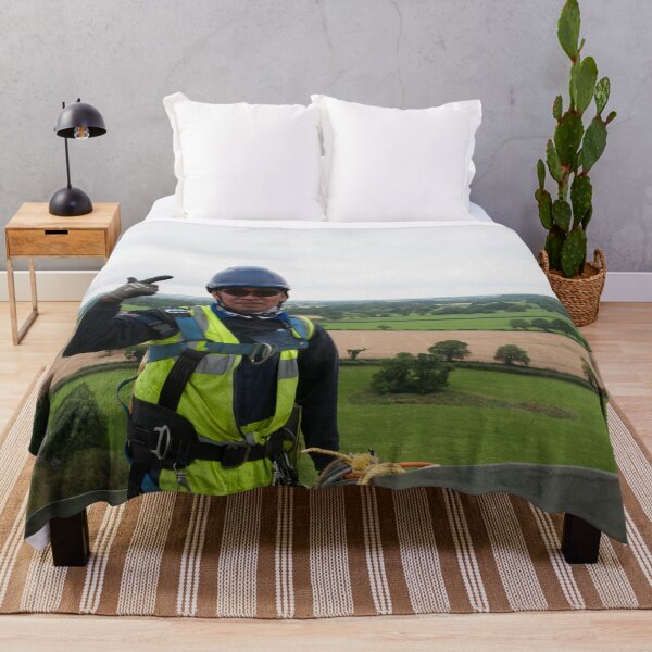 Item preview, I can see the pub designed and sold by Jimmy Deas.
