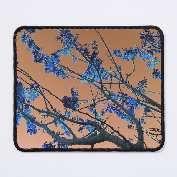 Aperçu de l'œuvre Feuilles aux tons marron et bleu par Iritof créée et vendue par iritof.