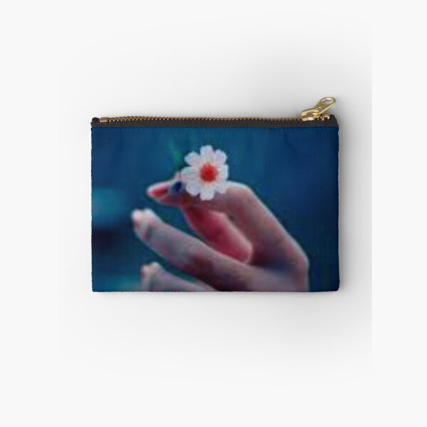 Item preview, white flower designed and sold by Creativeidea25.