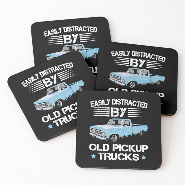 Artikelvorschau, Leicht abgelenkt durch alte Pickup-Trucks Humor Geschenke Trucker entworfen und verkauft von GardNewerd.
