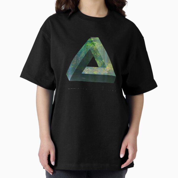 Vista previa del artículo con la obra «Triángulo de Penrose - Libera Anima Vestra», diseñado y vendido por Libera Anima Vestra  Clothing.
