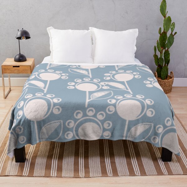 Artikelvorschau, Pastellblau und erröten rosa Blumenmuster entworfen und verkauft von GMM DESIGNS.