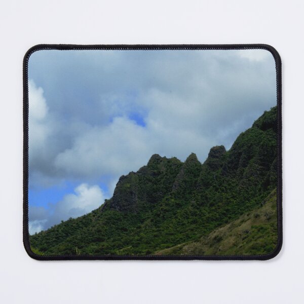 Aperçu de l'œuvre montagnes nuageuses créée et vendue par teacup21.