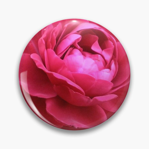 Aperçu de l'œuvre Autocollant pour ordinateur portable Hydro de découpe de photographie de fleur de pivoine rose créée et vendue par OneWorldLove.