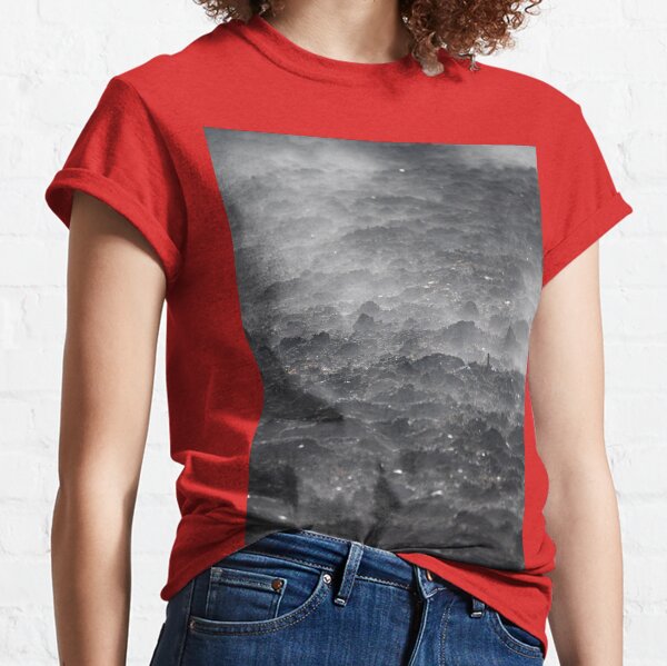 Nahaufnahme Acker im Nebel Classic T-Shirt