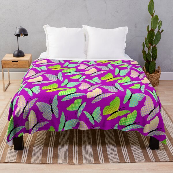 Artikelvorschau, Flying Butterflies on Magenta Half-Drop Repeat 5748 entworfen und verkauft von Art in My Loft.