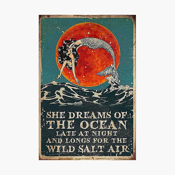 Aperçu de l'œuvre Affiche Vintage Elle Sirène Wild Salt Air créée et vendue par alexsaures.