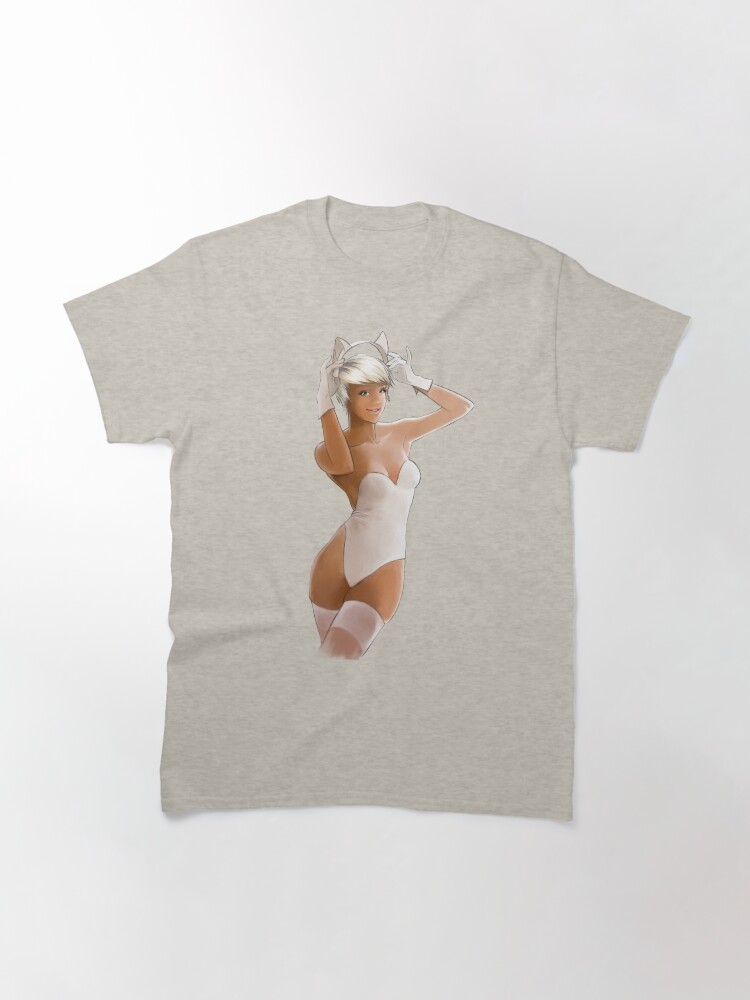 Aperçu 3 sur 7. T-shirt classique avec l'œuvre Catgirl blanche créée et vendue par fligans.