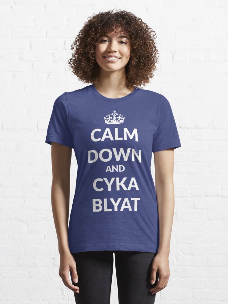 Thumbnail 6 von 7, Essential T-Shirt, Calm down and suka blyat designt und verkauft von dynamitfrosch.