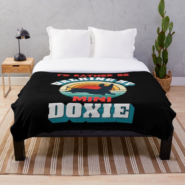 Artikelvorschau, Ich würde lieber mit meinem Mini Doxie spazieren gehen - Dackelliebhaber entworfen und verkauft von DebbisPalette.