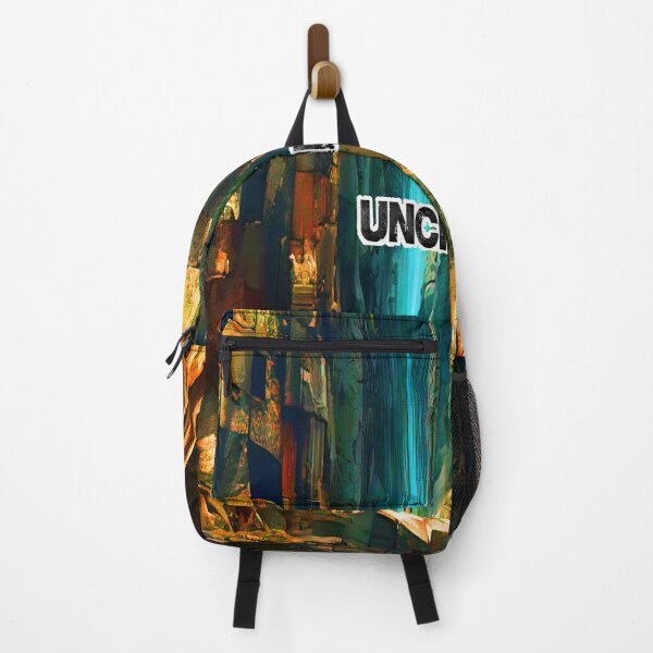 What backpack does Nathan Drake (Tom Holland) wear in Uncharted