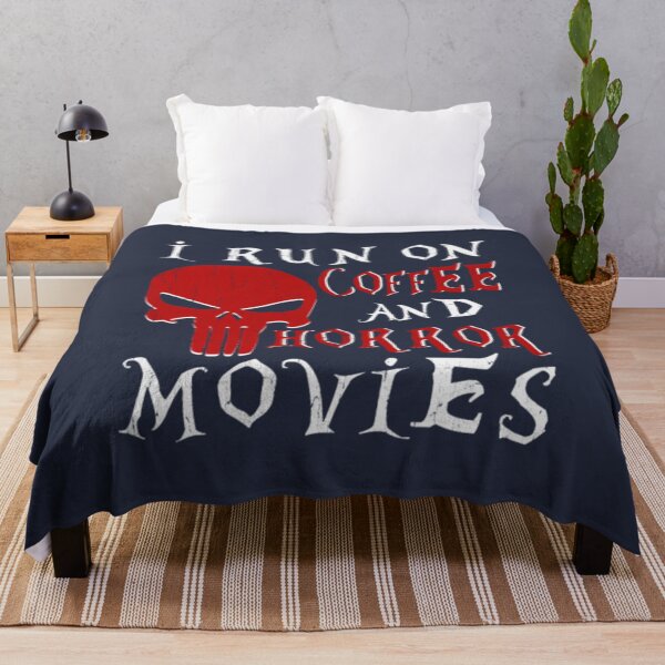 Artikelvorschau, Ich laufe auf Kaffee und Horrorfilmen Shirt Horror-Fan entworfen und verkauft von SurionBlase.