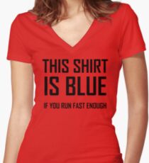 Camiseta entallada de cuello en V Esta camisa es azul, si corres rápido Bastante - divertida broma de física