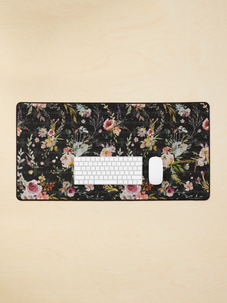 Aperçu 1 sur 5. Tapis de souris avec l'œuvre Boho Meadow Floral - Noir créée et vendue par SugarPineDesign.