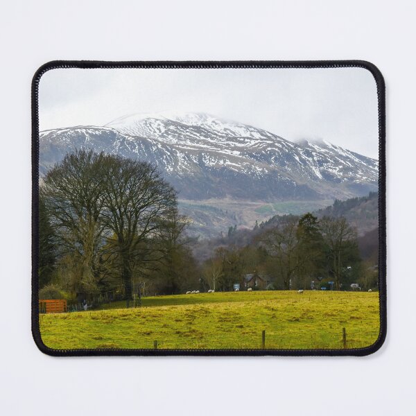 Artikelvorschau, Blick auf die Berge von Callander Schottland entworfen und verkauft von RezieMart.