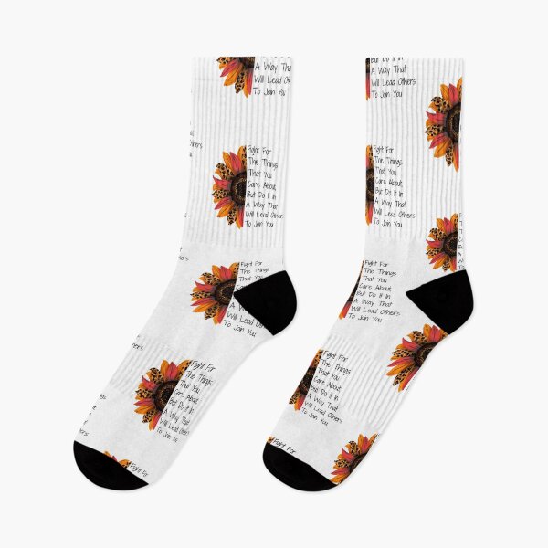 Aperçu de l'œuvre Battez-vous pour les choses qui vous tiennent à cœur, citation RBG avec un motif de tournesol à imprimé léopard, cadeau inspirant pour elle créée et vendue par ThunderAndGrace.