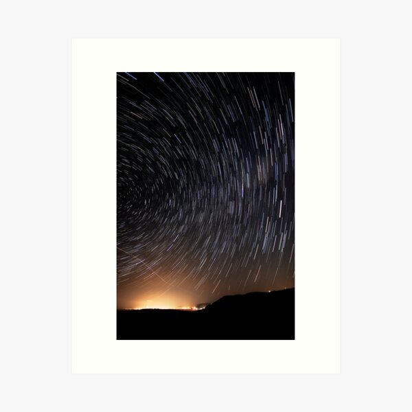 Aperçu de l'œuvre Wonder Lies Sleeping... Startrails Version créée et vendue par Geoff  Coleman - Landscapes.
