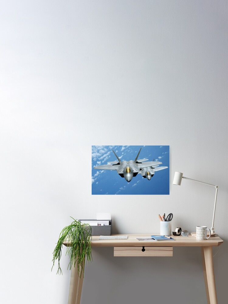 Zwei F 22 Raptors Fliegen Uber Den Pazifischen Ozean Poster Von Stocktrekimages Redbubble