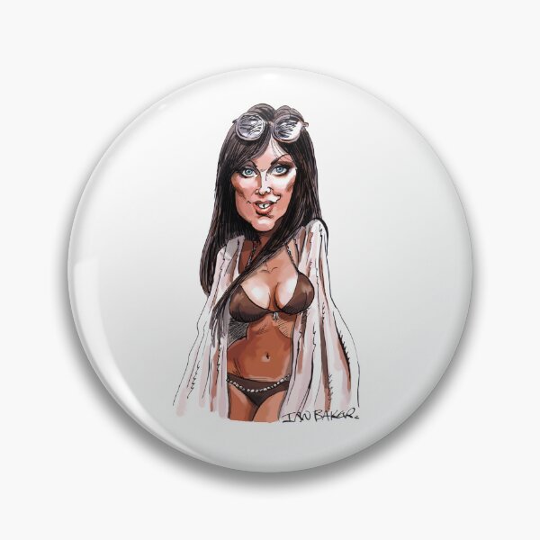 Artikelvorschau, Caroline Munro entworfen und verkauft von IanBakerToons.