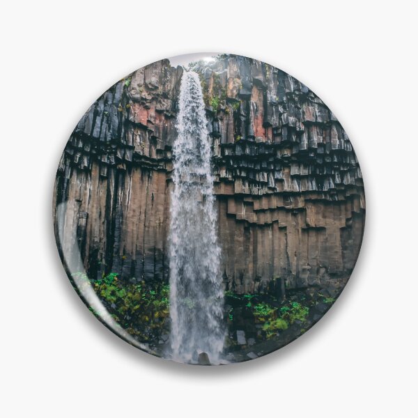 Artikelvorschau, Schöne Felsformationslandschaft mit Wasserfall entworfen und verkauft von Luxxe87.