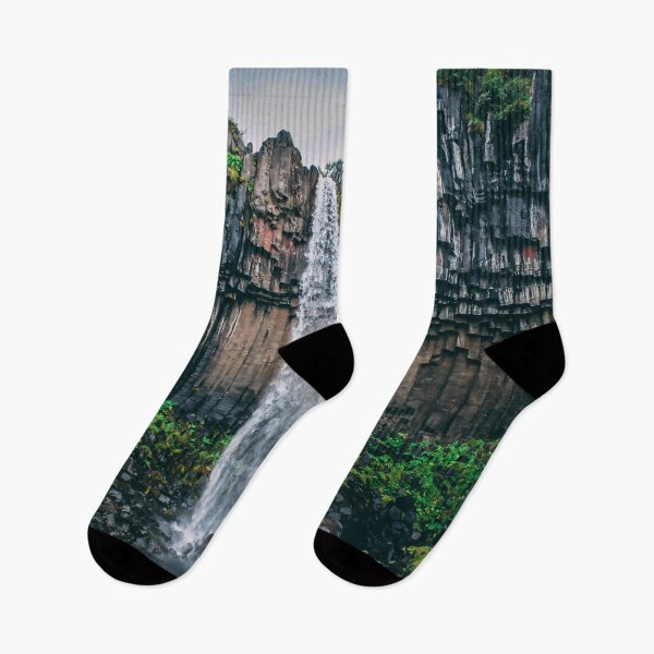 Artikelvorschau, Schöne Felsformationslandschaft mit Wasserfall entworfen und verkauft von Luxxe87.