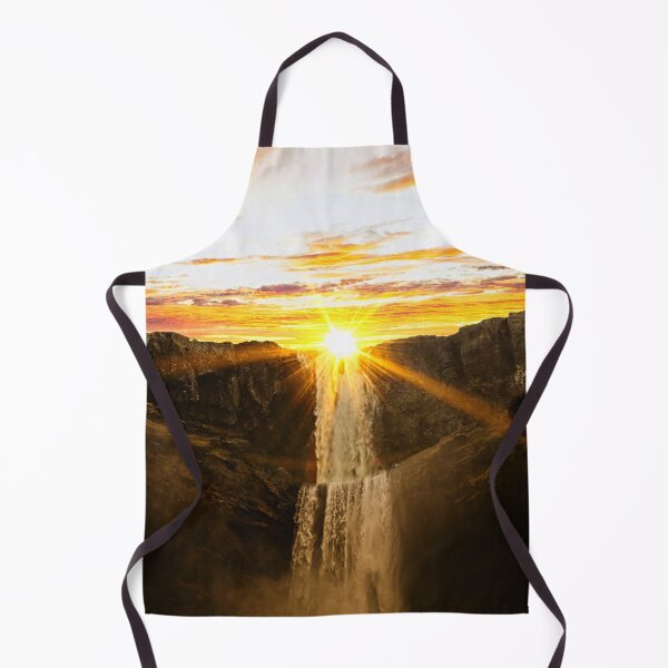 Artikelvorschau, Schöner Sonnenuntergang über dem Wasserfall entworfen und verkauft von Luxxe87.