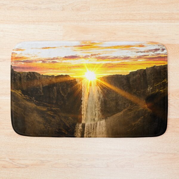 Artikelvorschau, Schöner Sonnenuntergang über dem Wasserfall entworfen und verkauft von Luxxe87.