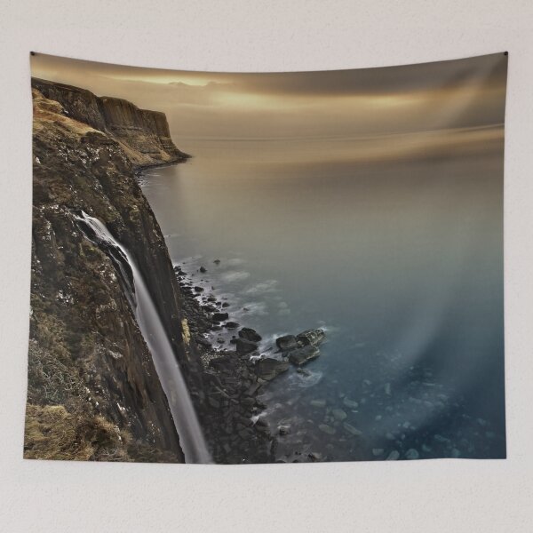 Artikelvorschau, Wasserfall, der zum Meer fällt entworfen und verkauft von Luxxe87.