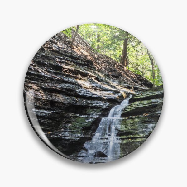 Artikelvorschau, Schöne Felsformation mit Wasserfall entworfen und verkauft von Luxxe87.