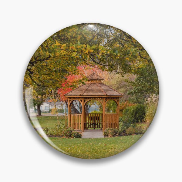 Artikelvorschau, Herbstgarten und Pavillon in Penticton entworfen und verkauft von Amy Mitchell.