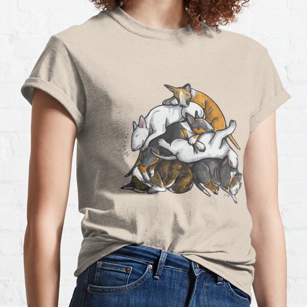 Schlafender Haufen von Bull Terriern Classic T-Shirt