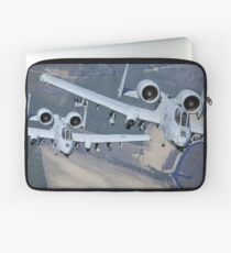 Funda para portátil Dos aviones A-10C Thunderbolt II vuelan en formación.