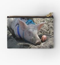 Sleeping pig. Studio Pouch