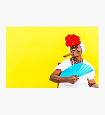 Kubanische Frau in Havanna mit Zigarre Fotodruck