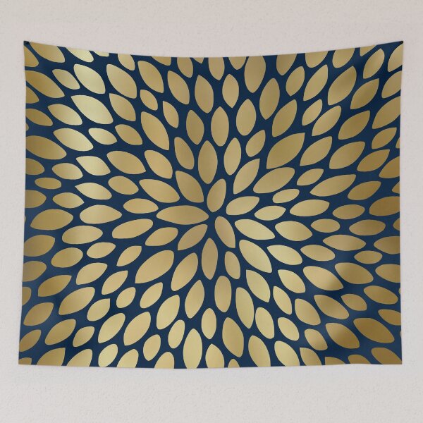 Aperçu de l'œuvre Floral Bloom in Gold and Navy Blue créée et vendue par meggydesigns.