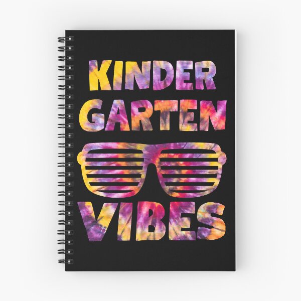 Artikelvorschau, Tie Dye Kindergarten Vibes Lehrer Schüler Zurück zur Schule entworfen und verkauft von PansyBoyd.