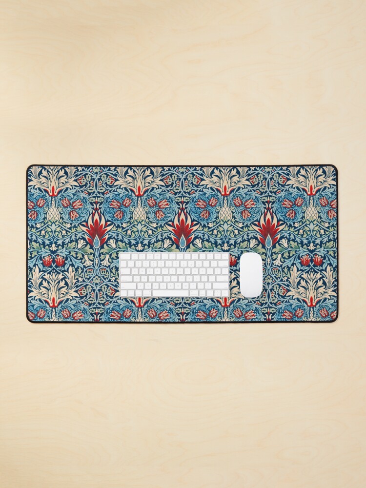 Aperçu 1 sur 5. Tapis de souris avec l'œuvre Motif Snakeshead de William Morris, jardin de nuit bleu original créée et vendue par UtArt.
