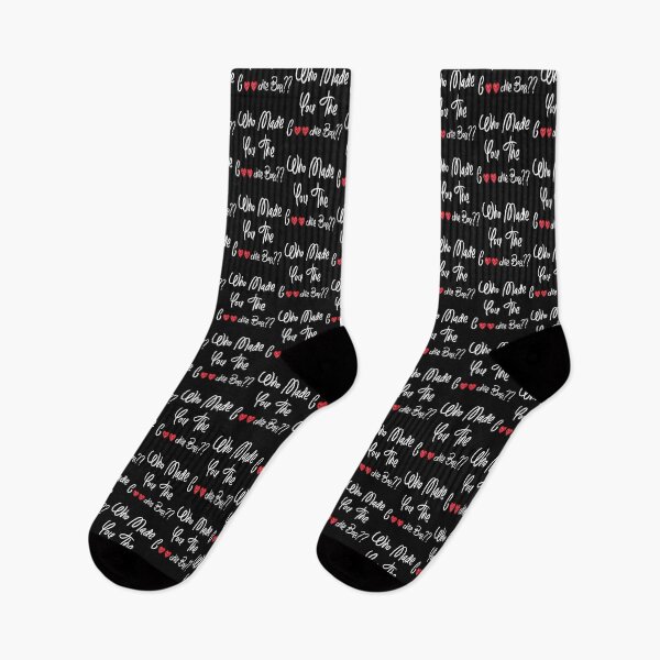 Aperçu de l'œuvre Qui t'a fait le patron coochie Funny Fitted V-Neck créée et vendue par KaithyMaestas.