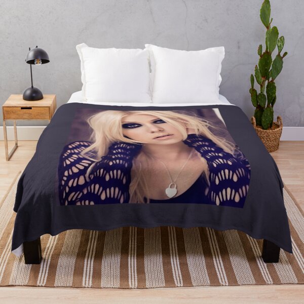 Artikelvorschau, Aktive Schauspieler arbeiten früh Unbequemes Leben Taylor Momsen Retro entworfen und verkauft von Danielle972.
